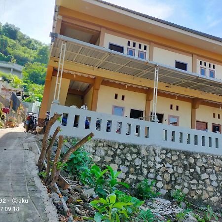 Andira Homestay Labuan Bajo Luaran gambar