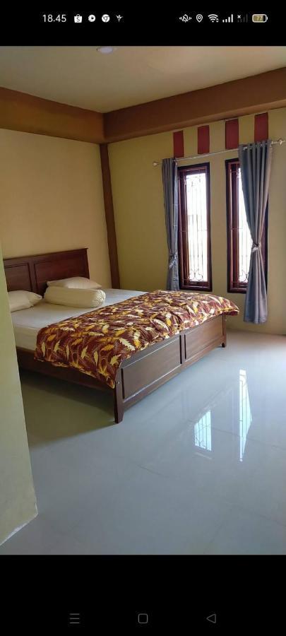 Andira Homestay Labuan Bajo Luaran gambar